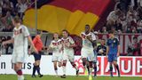 Als frisch gebackener Weltmeister kann man sich Niederlagen leisten. Argentinien nutzt im September 2014 ein Freundschaftsspiel zur Revanche für das verlorene WM-Finale. Mit 2:4 verlieren Mario Götze & Co in Düsseldorf.