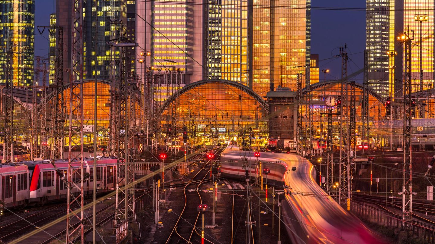 Platz 5 mit 96 Punkten: Frankurt Hauptbahnhof, Deutschland  Dieser Bahnhof gehört zu den meistfrequentierten in Europa. Der Verbraucherschutz-Organisation Consumer Choice Center fiel die hohe Anzahl von Verbindungen und Restaurants positiv auf.