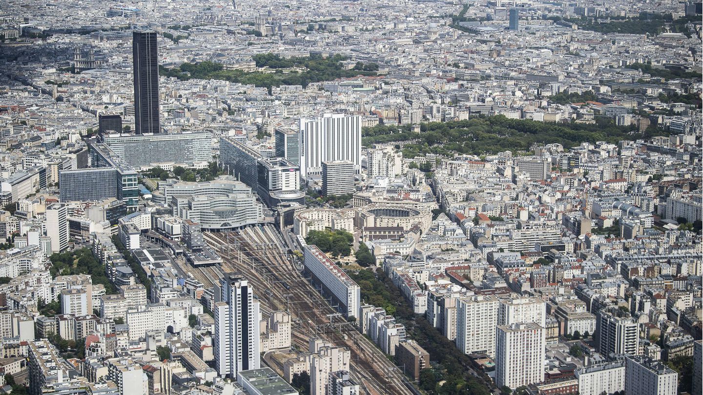 Platz 10 mit 86 Punkten: Gare Montparnasse Paris, Frankreich  Unter die Top Ten schaffte es im Ranking der Verbraucherschutz-Organisation Consumer Choice Center als einziger der Pariser Bahnhöfe der kleinere Gare Montparnasse – im Gegensatz zum Gare du Nord, dem mit 292 Millionen Fahrgästen pro Jahr geschäftigsten in Europa.