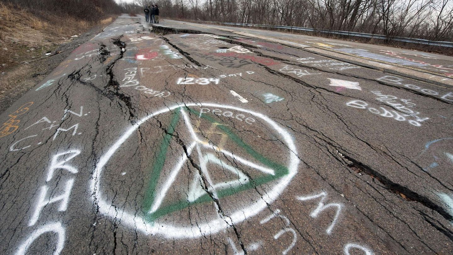 Zerborstener Asphalt