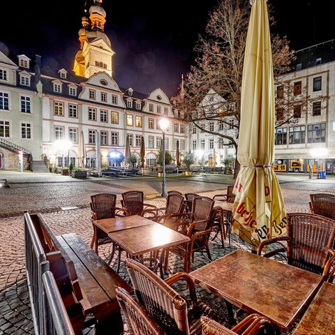 Ausgangssperre wegen Corona: Das Nachtleben ruht wie hier in der Altstadt von Koblenz in vielen Städten und Landkreisen. Unklar ist, wie stark die Maßnahme wirkt.