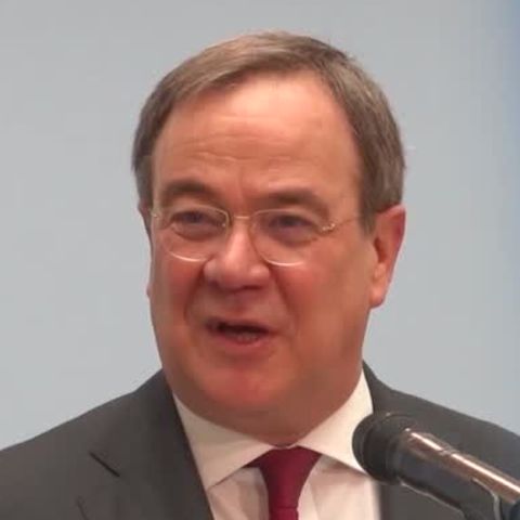 Eine Bild-Kombo zeigt links Armin Laschet und rechts Markus Söder jeweils während einer Rede