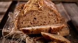 Vollkornbrot ist besser für die Zähne als Weißbrot.