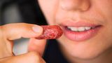 Zahnpflege: Besser ein Stück Käse als Obst