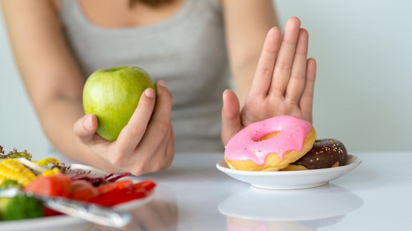 Zahngesundheit: Lieber Apfel und Möhre statt Chips und Salzstangen!