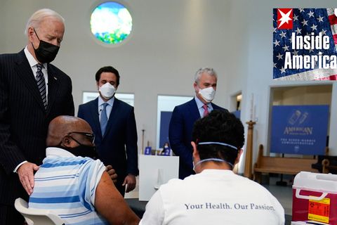 US-Präsident Joe Biden (l.) besucht eine Impf-Einrichtung am Virginia Theological Seminary