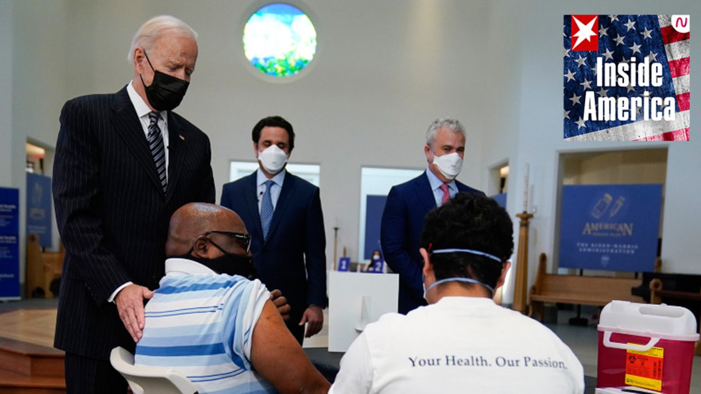 US-Präsident Joe Biden (l.) besucht eine Impf-Einrichtung am Virginia Theological Seminary