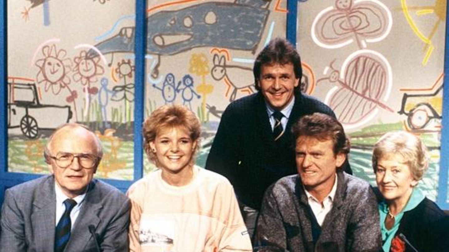 v.li.: F. Nowottny, A. Fichtel, F. Egner, S. Maier, E. Singerl in Dingsda (ARD) 10/88 rag quer halb Studio Kulisse lŠchelnd Friedrich Nowottny, Anja Fichtel, Fritz Egner, Sepp Maier, Erni Singerl