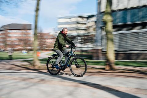 Hannes Ross auf dem E-Bike