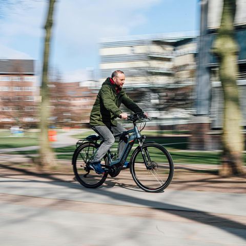 Hannes Ross auf dem E-Bike