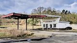 Hier tankt keiner mehr auf: Diese alte Tankstelle steht bei Nennhausen im Süden des Landkreises Havelland in Brandenburg.