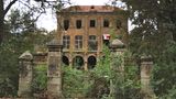 Die Villa Oppenheim in Köln – auch bekannt als Haus Fühlingen – entstand 1884 und steht seit 1963 unter Denkmalschutz. Doch das Gelände des Geisterhauses, um das sich viele Geschichten ranken, ist längst zu einer illegalen Mülldeponie verkommen.