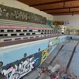 Das Schimmbad in St. Ingbert im Saarland steht seit vielen Jahren leer und soll nun abgerissen werden