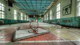 Schon seit Jahren wird hier nicht mehr trainiert: Die Sporthalle gehörte zu einer verlassenen Kaserne der Roten Armee in Vogelsang im Bundesland Brandenburg.