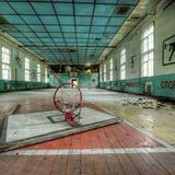 Schon seit Jahren wird hier nicht mehr trainiert: Die Sporthalle gehörte zu einer verlassenen Kaserne der Roten Armee in Vogelsang im Bundesland Brandenburg.