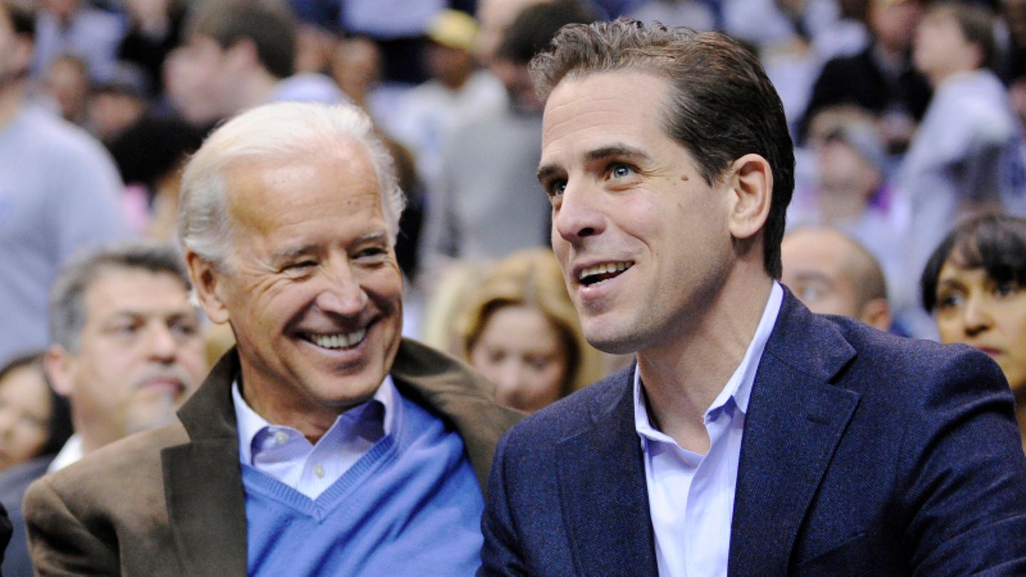 Während Joe Biden (l.) 2010 als US-Vize-Präsident in die höchsten politischen Ämter des Landes aufstiegen war, stürzte sein Sohn Hunter in immer tiefere Abgründe