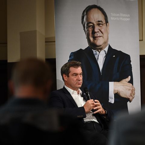 Bayerns Ministerpräsident Markus Söder (CSU), stellt das Buch "Der Machtmenschliche - Armin Laschet. Die Biografie" vor