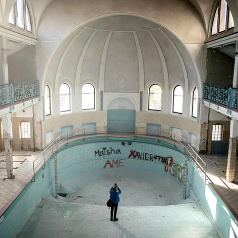 Das Stadtbad in Berlin-Steglitz, einst Vorzeigeprojekt der preußischen Landgemeinde Steglitz, wurde 1908 eröffnet. Im vergangenen Herbst wurde die Suche nach Interessenten für die künftige Nutzung des denkmalgeschützten Gebäudes gestartet.