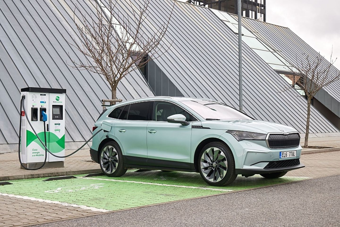 Der Skoda Enyaq kann aktuell mit maximal 125 kW laden