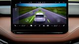 Der 13 Zoll Touchscreen ist die Kommandozentrale des Infotainments