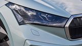 Die LED-Scheinwerfer leuchten die Straße gut aus