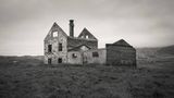 Auch dieses verlassene Wohnhaus Dagverðarß auf der Halbinsel Snæfellsnes im Westen Islands ist mittlerweile ein bekanntes Fotomotiv bei Reisenden.