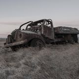 Ein alter Ford-Truck verrottet an einer einsamen Straße in der Nähe der Ortschaft Borgarnes nördlich von Reykjavik.