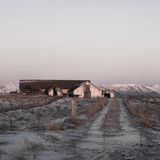 Landflucht ist auch auf Island ein Dauerthema: im Bild ein verlassenes Gehöft in Klausturholar an der Straße 35 im Südwesten der Insel.