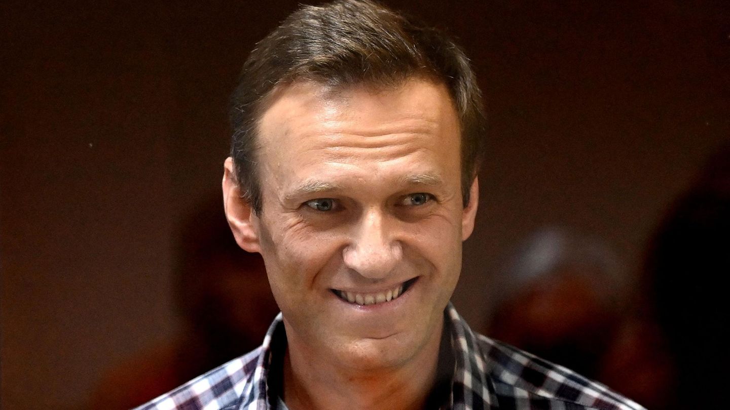 Alexej Nawalny vor einem Moskauer Gericht. In Haft hat sich der Gesundheitszustand von Putins Erzfeind rapide verschlechtert. 