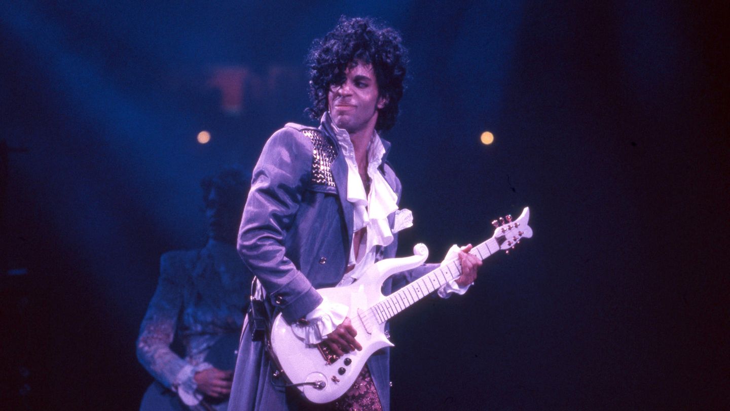 Prince bei einem Konzert auf der Purple Rain-Tour 1984