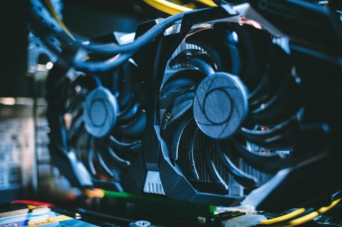Grafikkarten Rangliste: Eine Gaming-Grafikkarte verrichtet ihren Dienst.
