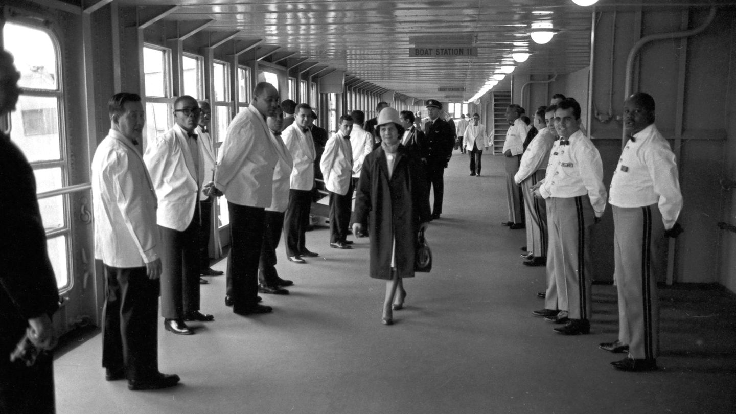 Willkommen an Bord in Bremerhaven: Die Aufnahme entstand im Rahmen der Reportage "Eine Frau macht eine Schiffsreise auf der SS United States".
