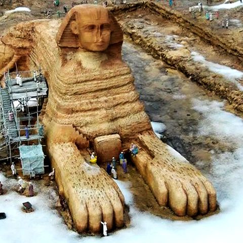Die Sphinx im Schnee – Ist das Foto ein dreister Fake?