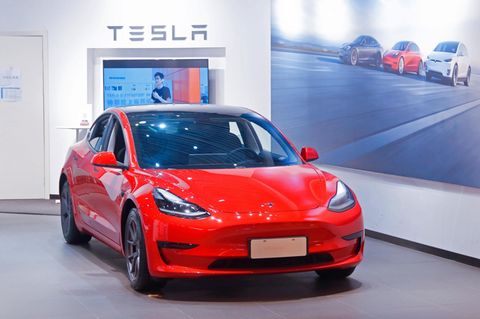 Autohersteller in Deutschland: Die E-Mobilität nimmt Fahrt auf – deshalb wird Tesla vom Jäger zum Gejagten