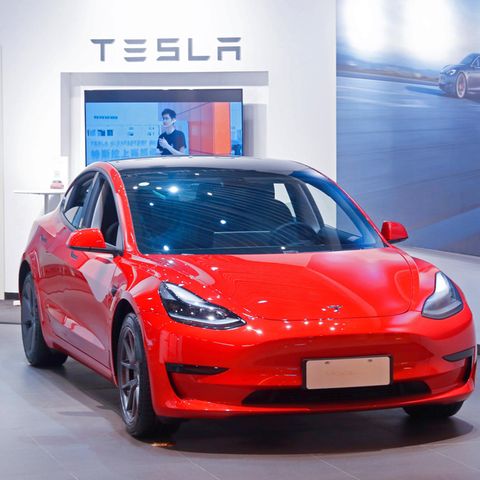 Autohersteller in Deutschland: Die E-Mobilität nimmt Fahrt auf – deshalb wird Tesla vom Jäger zum Gejagten