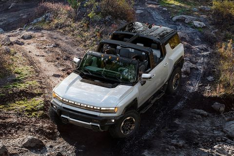Die Vierradlenkung macht das SUV viel wendiger, als die Größe vermuten lässt.