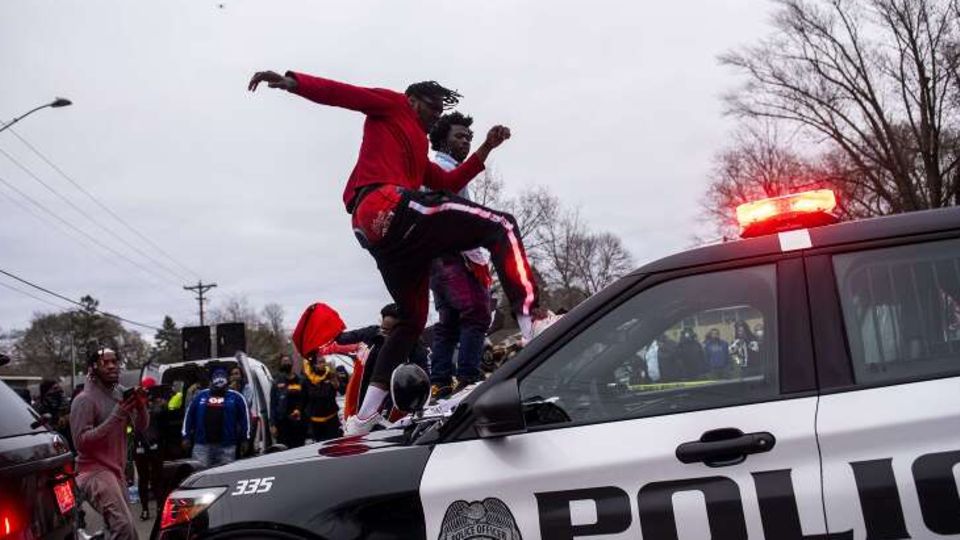 Polizeigewalt in den USA: Warum es für People of Color fast unmöglich ist, Verkehrskontrollen unbeschadet zu überstehen