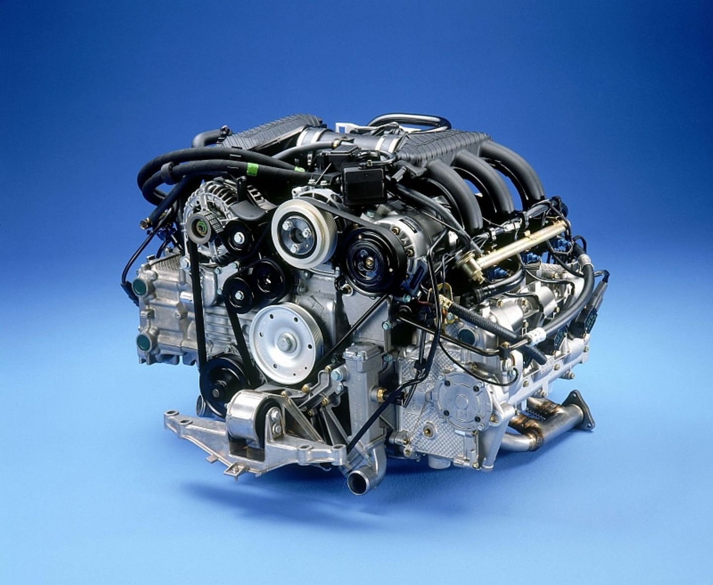 Der 2.5 Liter Boxermotor Porsche Boxster 986 leistet 150 kW / 204 PS