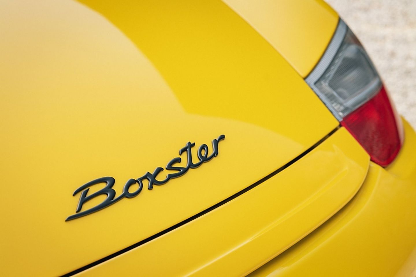 Ab dem Modelljahr 2000 hat der Porsche Boxster mindestens 162 kW / 220 PS