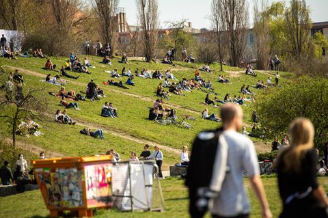 Appell an die Corona-Politik: Aerosolforscher fordern Kurswechsel – drinnen lauert die größte Ansteckungsgefahr