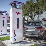 Die Ionity Ladesäulen schaffen nominell bis zu 350 kW Ladeleistung