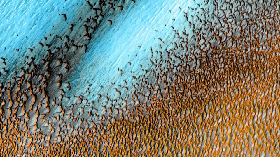Atemberaubendes Foto vom Mars: Atemberaubendes Foto vom Mars: Nasa veröffentlicht Bild von blauen Dünen auf dem roten Planeten Atemberaubendes Foto vom Mars: Nasa veröffentlicht Bild von blauen Dünen auf dem roten Planeten