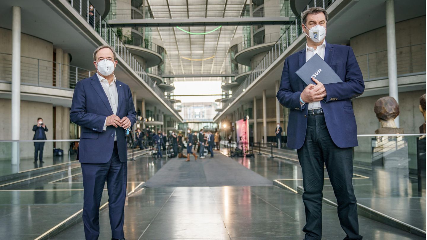 Armin Laschet (l.), Bundesvorsitzender der CDU, und Markus Söder, Bundesvorsitzender der CSU