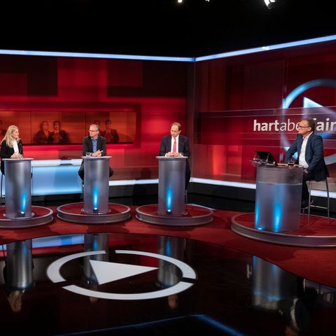 Bei "Hart aber fair" diskutiert Frank Plasberg mit seinen Gästen über das Duell Armin Laschet vs. Markus Söder