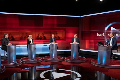 Bei "Hart aber fair" diskutiert Frank Plasberg mit seinen Gästen über das Duell Armin Laschet vs. Markus Söder