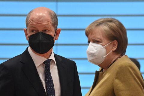 Olaf Scholz und Angela Merkel