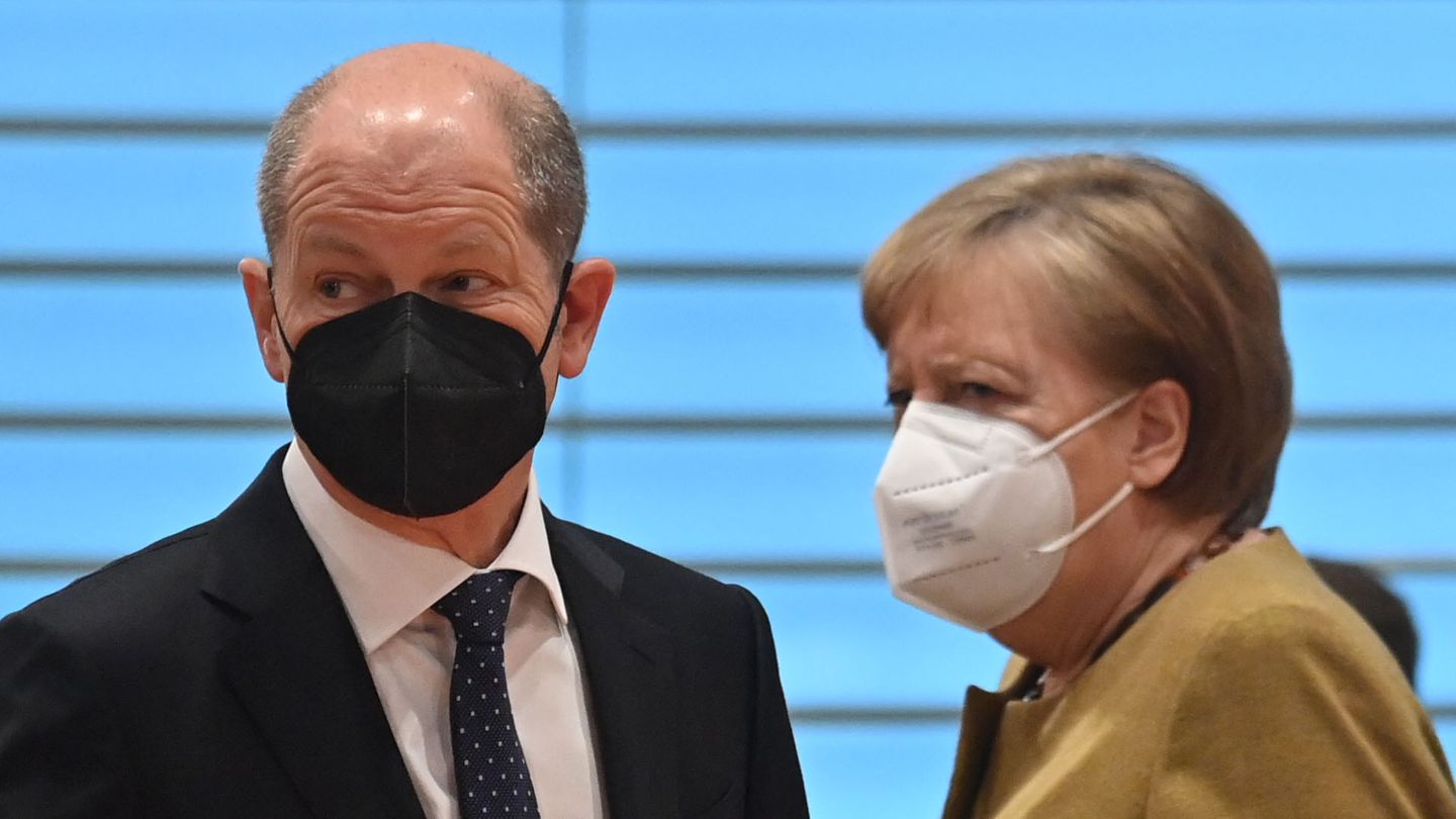 Olaf Scholz und Angela Merkel