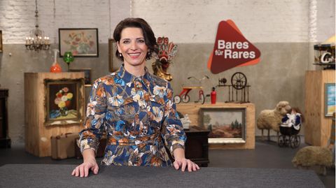 Wendela Horz steht im Studio von Bares für Rares in Pulheim