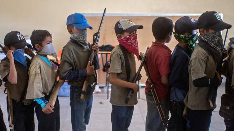 Im Südwesten Mexikos: Schulkinder lernen Schießen – aus Angst vor dem blutigen Terror der Drogenkartelle