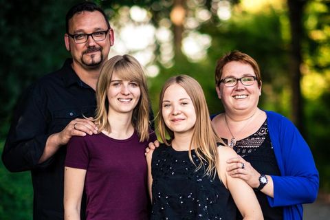 Thorsten Koch mit seiner Frau und deren beiden Töchtern